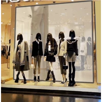 Átlátszó kirakati LED falak